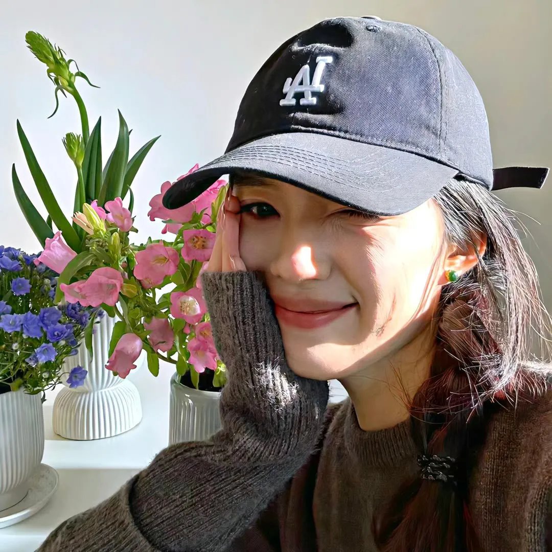 他在窥着你